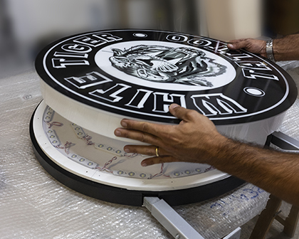 Insegna white tiger tattoo Mesagne